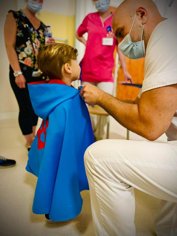 Des capes pour les enfants au service de Radiologie